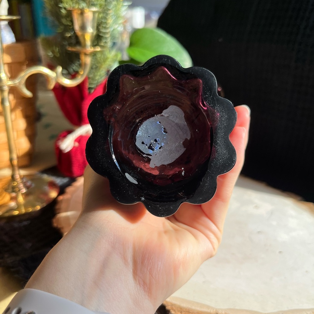 Purple amethyst hand blown ripple vase - Picture 5 of 5